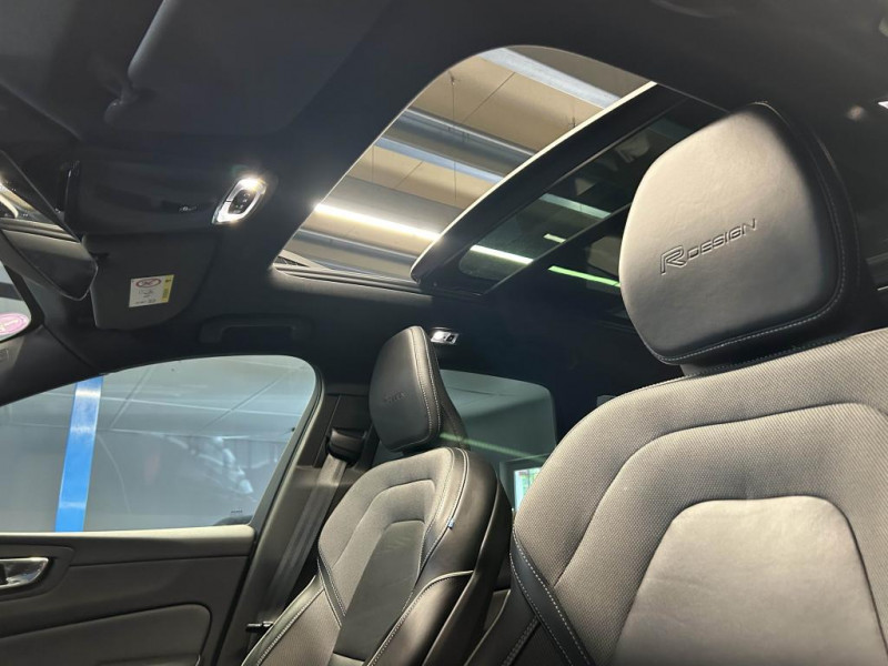 Photo 32 de l'offre de VOLVO XC60 2.0 T8 390  R-Design GEARTRONIC 8 à 34490€ chez MKP Distribution