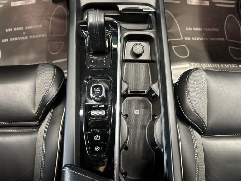 Photo 25 de l'offre de VOLVO XC60 2.0 T8 390  R-Design GEARTRONIC 8 à 34490€ chez MKP Distribution