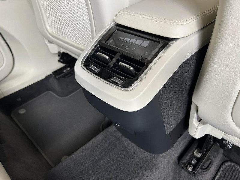 Photo 46 de l'offre de VOLVO XC60 2.0 T5 250 Inscription BVA à 25990€ chez MKP Distribution