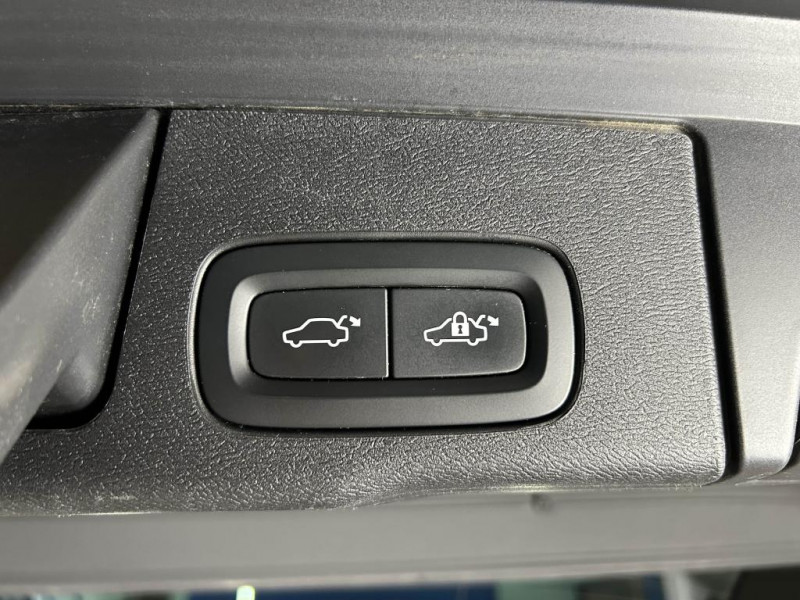 Photo 10 de l'offre de VOLVO XC60 2.0 T5 250 Inscription BVA à 25990€ chez MKP Distribution