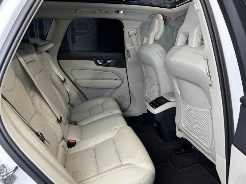 Photo 41 de l'offre de VOLVO XC60 2.0 T5 250 Inscription BVA à 25990€ chez MKP Distribution