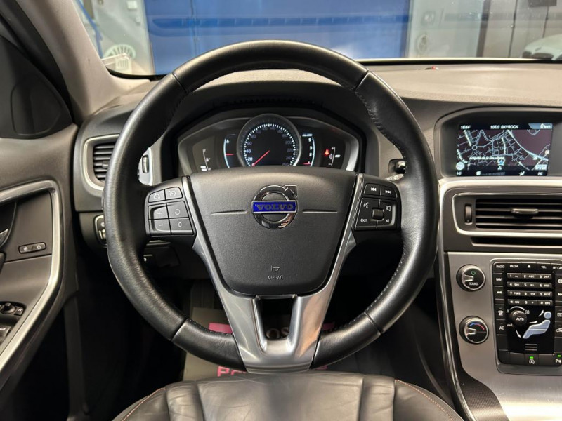 Photo 12 de l'offre de VOLVO V60 2.0 D3 150 Ocean Race BVM à 14990€ chez MKP Distribution