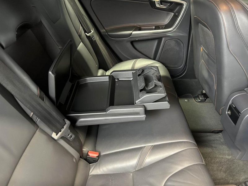 Photo 34 de l'offre de VOLVO V60 2.0 D3 150 Ocean Race BVM à 14990€ chez MKP Distribution