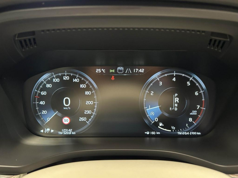 Photo 13 de l'offre de VOLVO XC60 2.0 T5 250 Inscription BVA à 25990€ chez MKP Distribution