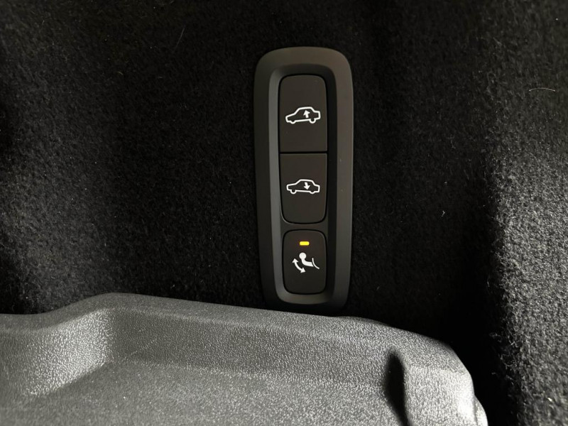 Photo 11 de l'offre de VOLVO XC60 2.0 T5 250 Inscription BVA à 25990€ chez MKP Distribution