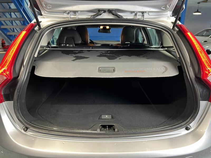 Photo 9 de l'offre de VOLVO V60 2.0 D3 150 Ocean Race BVM à 14990€ chez MKP Distribution