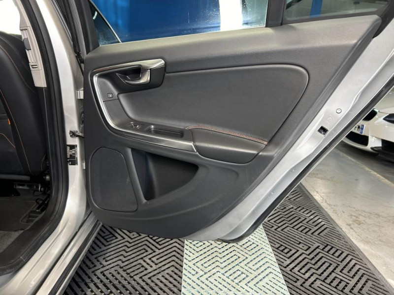 Photo 36 de l'offre de VOLVO V60 2.0 D3 150 Ocean Race BVM à 14990€ chez MKP Distribution