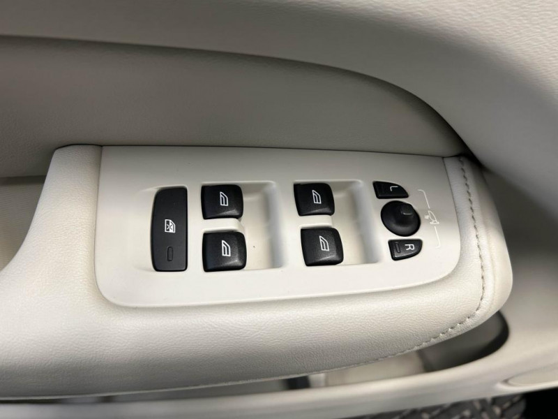 Photo 38 de l'offre de VOLVO XC60 2.0 T5 250 Inscription BVA à 25990€ chez MKP Distribution