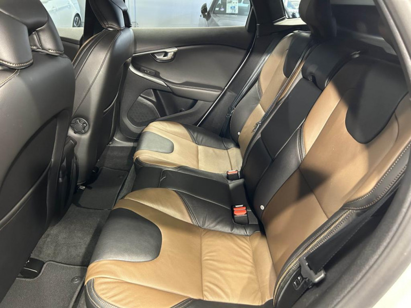 Photo 32 de l'offre de VOLVO V40 CROSS COUNTRY D2  2.0 120  Geartronic Cross Country Oversta Edition à 16490€ chez MKP Distribution