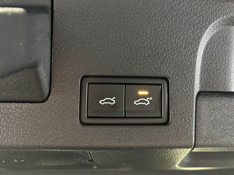 Photo 11 de l'offre de VOLKSWAGEN ARTEON  1.5 TSI 150 DSG7 R-line à 22990€ chez MKP Distribution