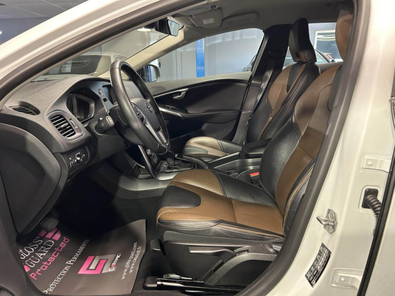 Photo 25 de l'offre de VOLVO V40 CROSS COUNTRY D2  2.0 120  Geartronic Cross Country Oversta Edition à 16490€ chez MKP Distribution