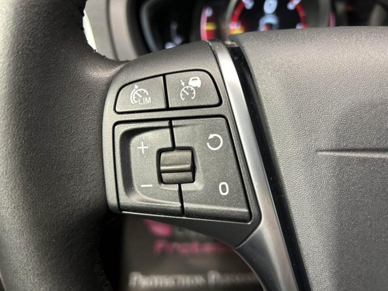 Photo 13 de l'offre de VOLVO V40 CROSS COUNTRY D2  2.0 120  Geartronic Cross Country Oversta Edition à 16490€ chez MKP Distribution