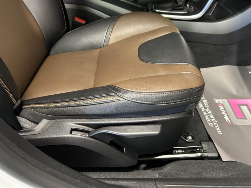 Photo 41 de l'offre de VOLVO V40 CROSS COUNTRY D2  2.0 120  Geartronic Cross Country Oversta Edition à 16490€ chez MKP Distribution