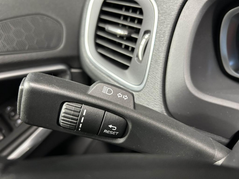 Photo 15 de l'offre de VOLVO V40 CROSS COUNTRY D2  2.0 120  Geartronic Cross Country Oversta Edition à 16490€ chez MKP Distribution