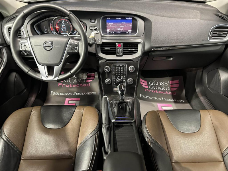 Photo 10 de l'offre de VOLVO V40 CROSS COUNTRY D2  2.0 120  Geartronic Cross Country Oversta Edition à 16490€ chez MKP Distribution