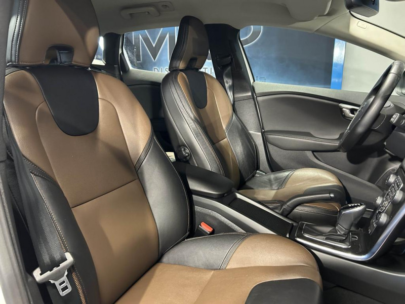 Photo 39 de l'offre de VOLVO V40 CROSS COUNTRY D2  2.0 120  Geartronic Cross Country Oversta Edition à 16490€ chez MKP Distribution