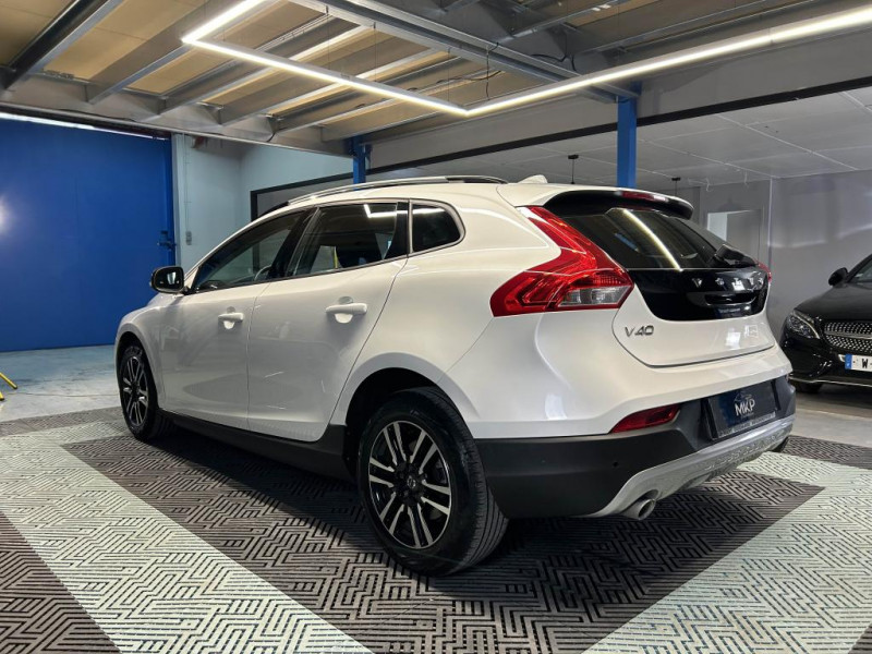 Photo 3 de l'offre de VOLVO V40 CROSS COUNTRY D2  2.0 120  Geartronic Cross Country Oversta Edition à 16490€ chez MKP Distribution