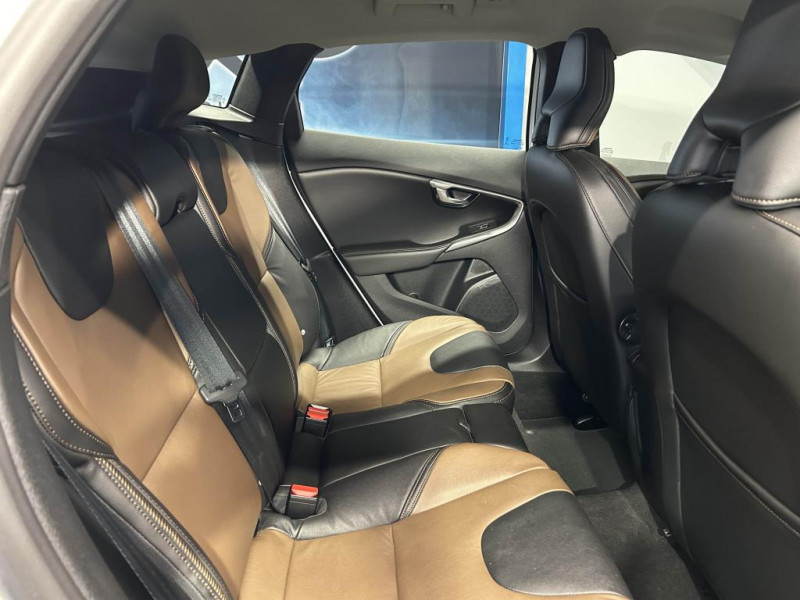 Photo 34 de l'offre de VOLVO V40 CROSS COUNTRY D2  2.0 120  Geartronic Cross Country Oversta Edition à 16490€ chez MKP Distribution