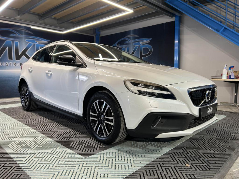 Photo 7 de l'offre de VOLVO V40 CROSS COUNTRY D2  2.0 120  Geartronic Cross Country Oversta Edition à 16490€ chez MKP Distribution