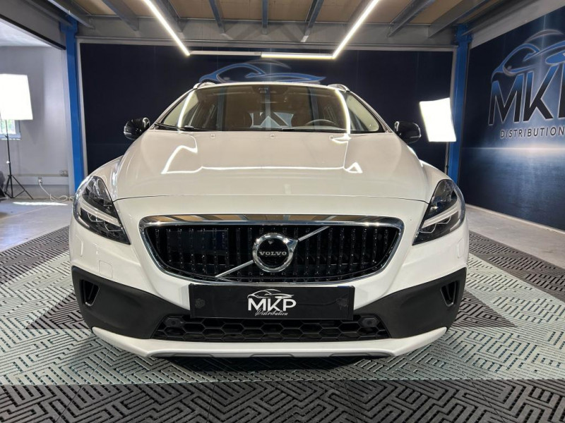 Photo 8 de l'offre de VOLVO V40 CROSS COUNTRY D2  2.0 120  Geartronic Cross Country Oversta Edition à 16490€ chez MKP Distribution