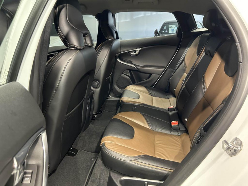 Photo 31 de l'offre de VOLVO V40 CROSS COUNTRY D2  2.0 120  Geartronic Cross Country Oversta Edition à 16490€ chez MKP Distribution