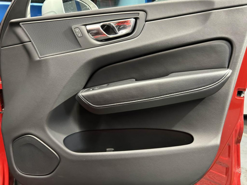 Photo 43 de l'offre de VOLVO XC60  D4 AdBlue 2.0 190  R-Design Geartronic à 29990€ chez MKP Distribution