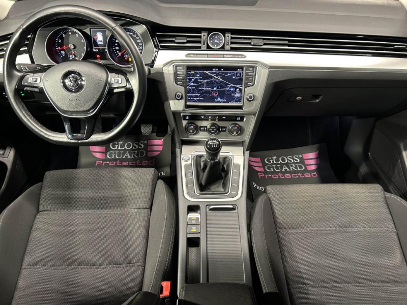 Photo 13 de l'offre de VOLKSWAGEN PASSAT 1.4 TSI 125 Confortline BVM à 14490€ chez MKP Distribution