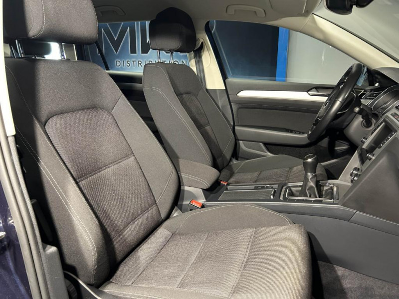 Photo 38 de l'offre de VOLKSWAGEN PASSAT 1.4 TSI 125 Confortline BVM à 14490€ chez MKP Distribution