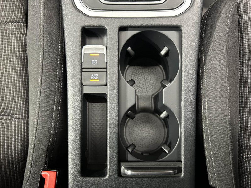 Photo 28 de l'offre de VOLKSWAGEN PASSAT 1.4 TSI 125 Confortline BVM à 14490€ chez MKP Distribution