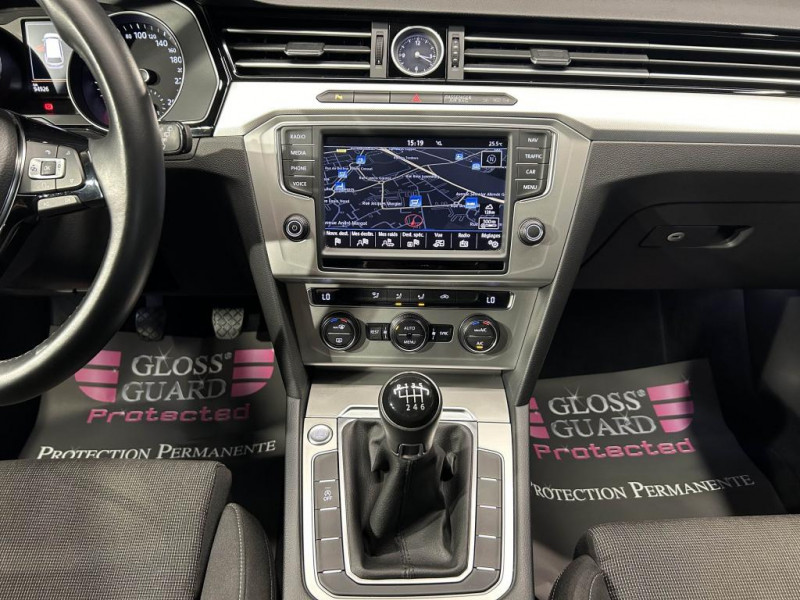 Photo 21 de l'offre de VOLKSWAGEN PASSAT 1.4 TSI 125 Confortline BVM à 14490€ chez MKP Distribution