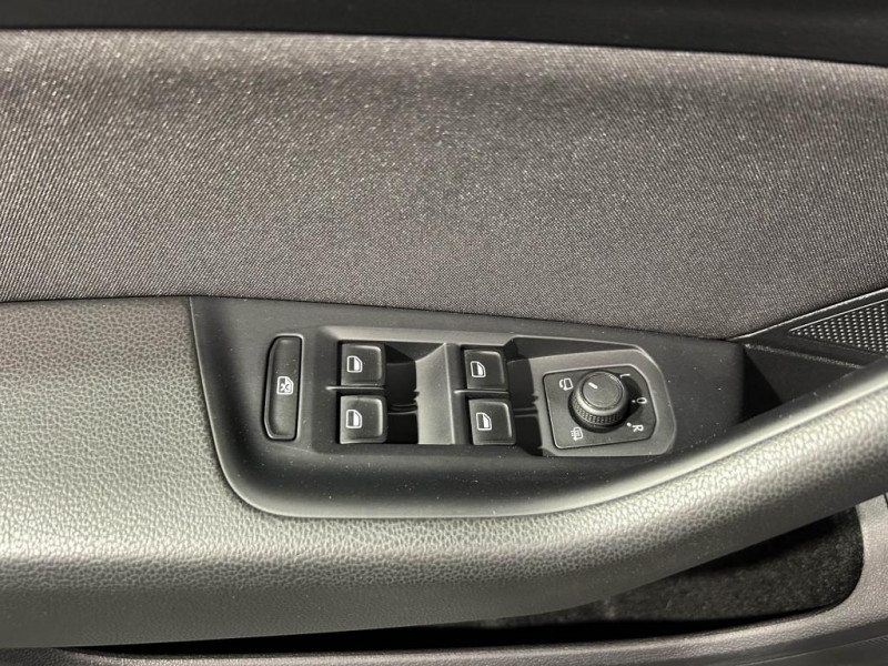 Photo 33 de l'offre de VOLKSWAGEN PASSAT 1.4 TSI 125 Confortline BVM à 14490€ chez MKP Distribution