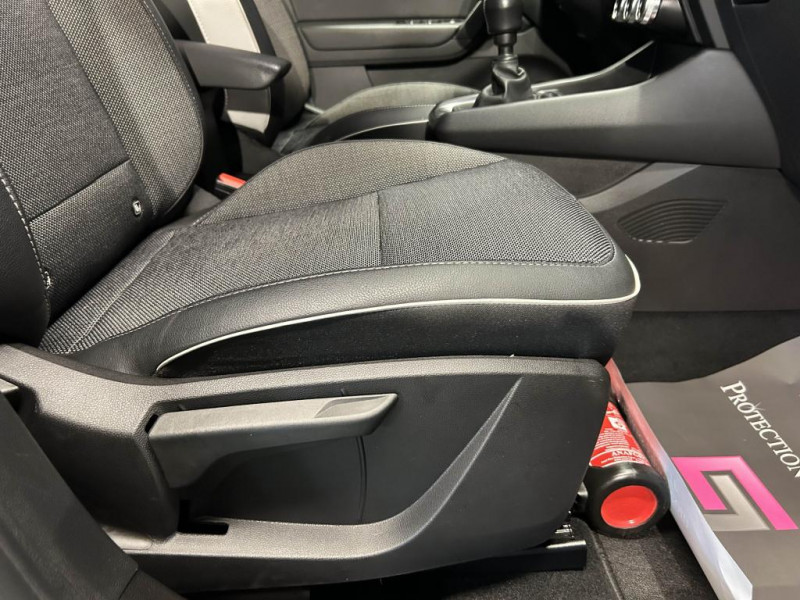 Photo 38 de l'offre de RENAULT CAPTUR 1.5 DCi 115 INTENS BVM  à 15990€ chez MKP Distribution
