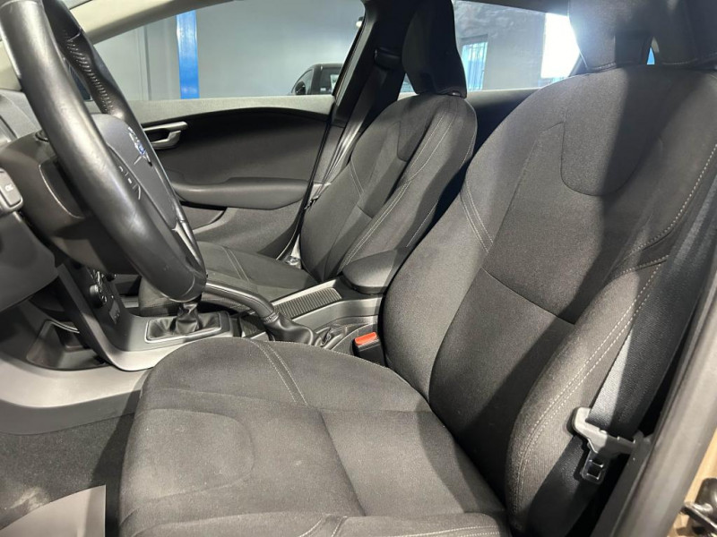 Photo 23 de l'offre de VOLVO V40  T3 1.6 150 Kinetic BVM à 11990€ chez MKP Distribution