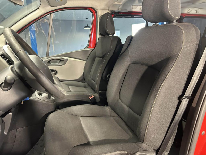 Photo 23 de l'offre de RENAULT TRAFIC Combi L1 1.6 dCi 125 Energy Zen 8 places  à 20490€ chez MKP Distribution