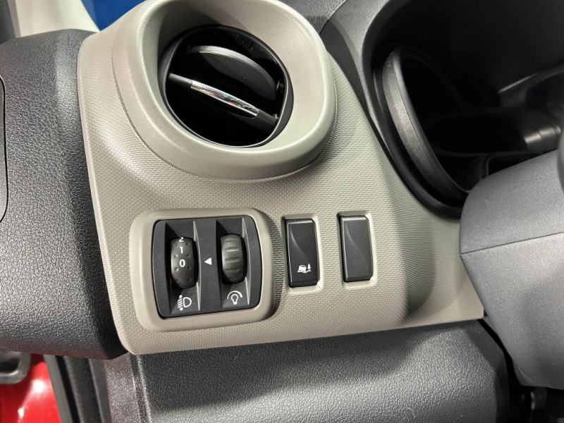 Photo 17 de l'offre de RENAULT TRAFIC Combi L1 1.6 dCi 125 Energy Zen 8 places  à 20490€ chez MKP Distribution