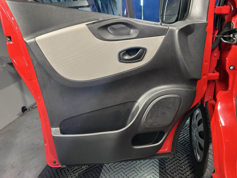 Photo 25 de l'offre de RENAULT TRAFIC Combi L1 1.6 dCi 125 Energy Zen 8 places  à 20490€ chez MKP Distribution