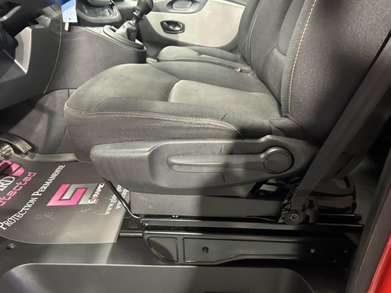 Photo 24 de l'offre de RENAULT TRAFIC Combi L1 1.6 dCi 125 Energy Zen 8 places  à 20490€ chez MKP Distribution