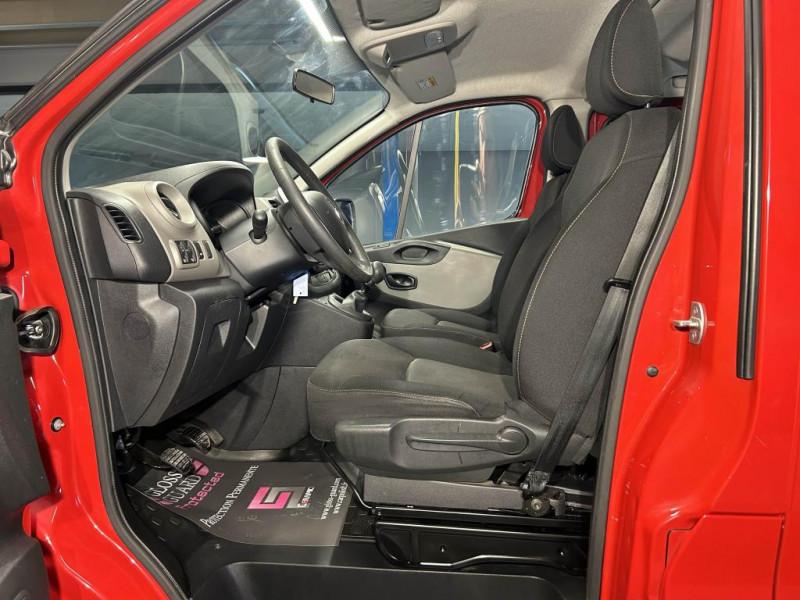 Photo 22 de l'offre de RENAULT TRAFIC Combi L1 1.6 dCi 125 Energy Zen 8 places  à 20490€ chez MKP Distribution