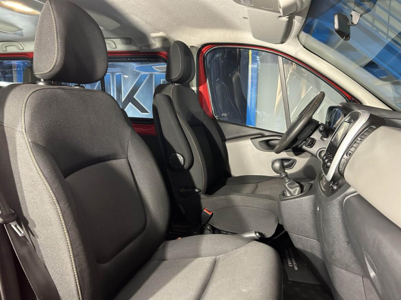 Photo 30 de l'offre de RENAULT TRAFIC Combi L1 1.6 dCi 125 Energy Zen 8 places  à 20490€ chez MKP Distribution