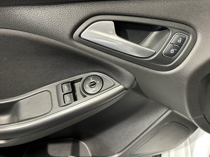 Photo 30 de l'offre de FORD FOCUS 1.0 EcoBoost 125  ST Line BVM à 11490€ chez MKP Distribution