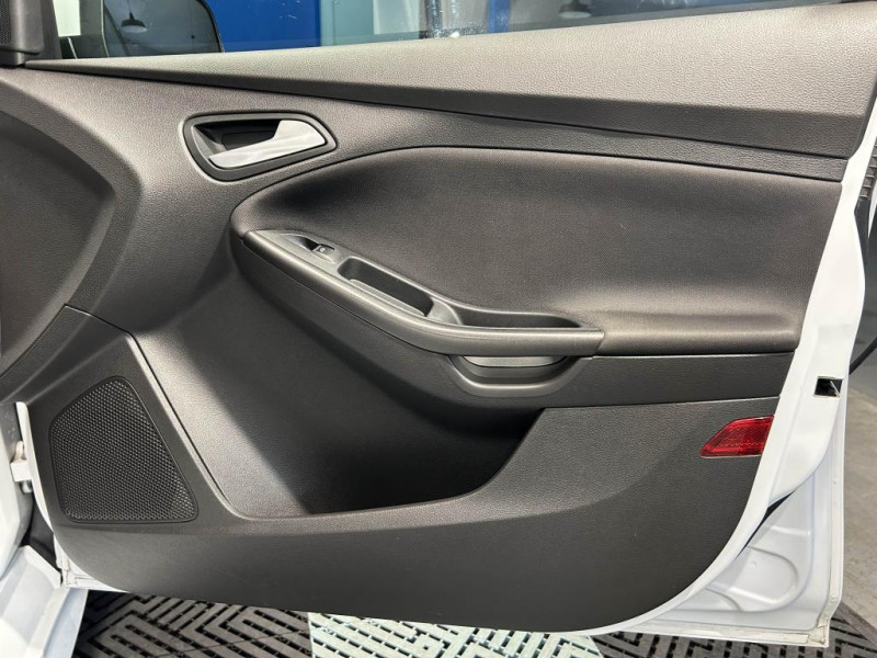 Photo 39 de l'offre de FORD FOCUS 1.0 EcoBoost 125  ST Line BVM à 11490€ chez MKP Distribution