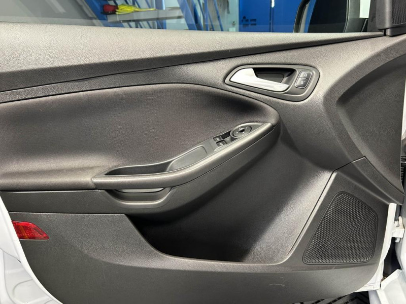 Photo 29 de l'offre de FORD FOCUS 1.0 EcoBoost 125  ST Line BVM à 11490€ chez MKP Distribution