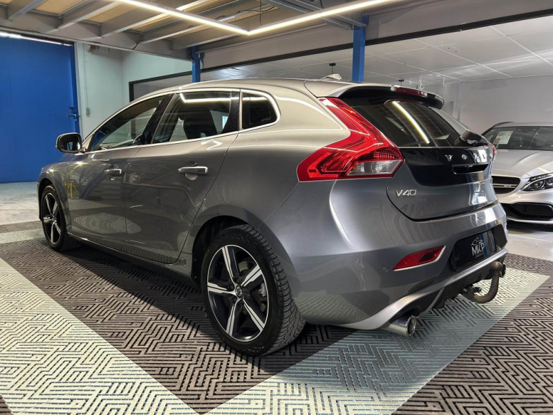 Photo 3 de l'offre de VOLVO V40 D2  2.0  120  R-DESIGN  BVM à 15490€ chez MKP Distribution