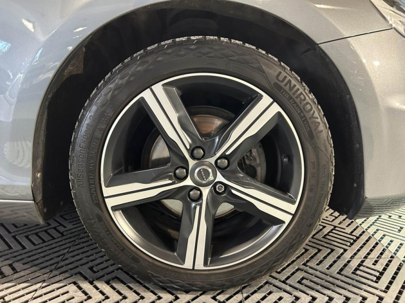 Photo 40 de l'offre de VOLVO V40 D2  2.0  120  R-DESIGN  BVM à 15490€ chez MKP Distribution