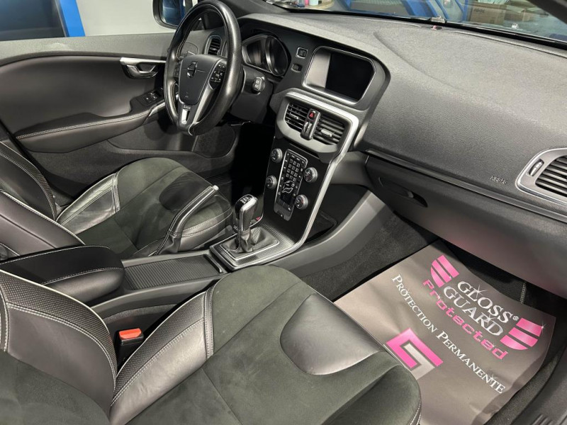 Photo 33 de l'offre de VOLVO V40 D2  2.0  120  R-DESIGN  BVM à 15490€ chez MKP Distribution