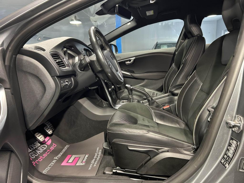 Photo 23 de l'offre de VOLVO V40 D2  2.0  120  R-DESIGN  BVM à 15490€ chez MKP Distribution