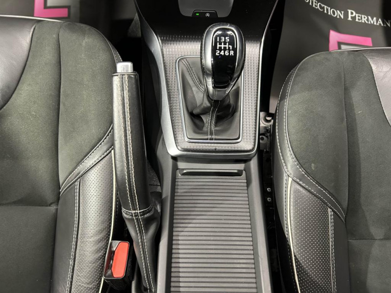 Photo 22 de l'offre de VOLVO V40 D2  2.0  120  R-DESIGN  BVM à 15490€ chez MKP Distribution