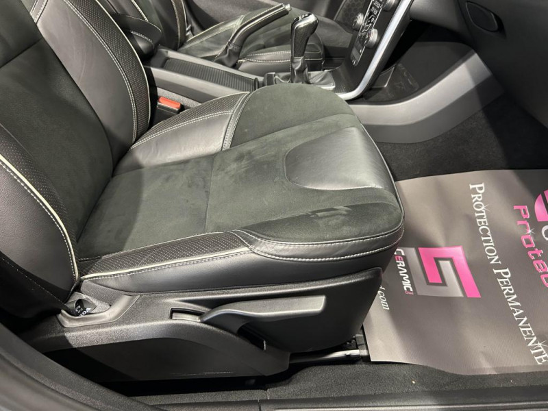 Photo 34 de l'offre de VOLVO V40 D2  2.0  120  R-DESIGN  BVM à 15490€ chez MKP Distribution
