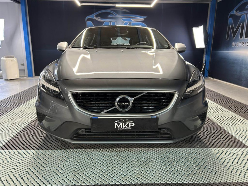 Photo 8 de l'offre de VOLVO V40 D2  2.0  120  R-DESIGN  BVM à 15490€ chez MKP Distribution