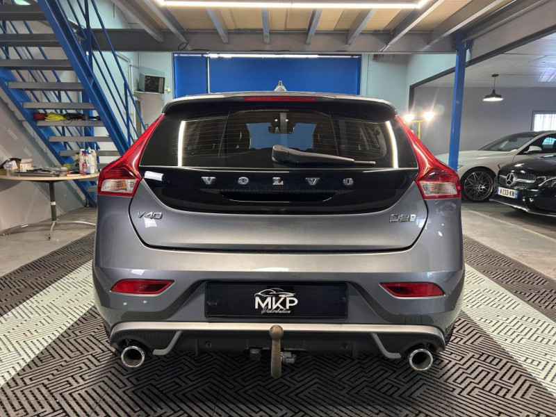 Photo 4 de l'offre de VOLVO V40 D2  2.0  120  R-DESIGN  BVM à 15490€ chez MKP Distribution